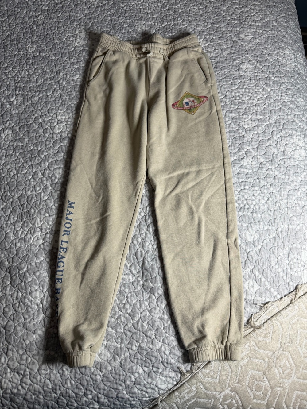 Abercrombie Kids Cream MLB Graphic Jogger Pants. Boys size 11/12.